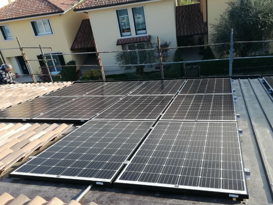 IMPIANTO_FOTOVOLTAICO_realizzato_in_Via_Carducci_Pescantina2__VR__.jpg