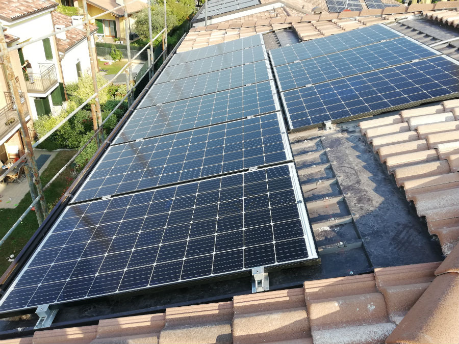 IMPIANTO_FOTOVOLTAICO_realizzato_in_Via_Carducci_Pescantina__VR_1.jpg