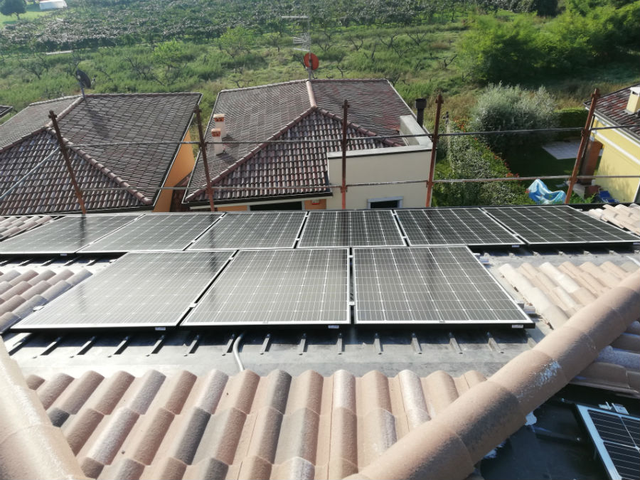 IMPIANTO_FOTOVOLTAICO_realizzato_in_Via_Carducci_Pescantina__VR_3.jpg
